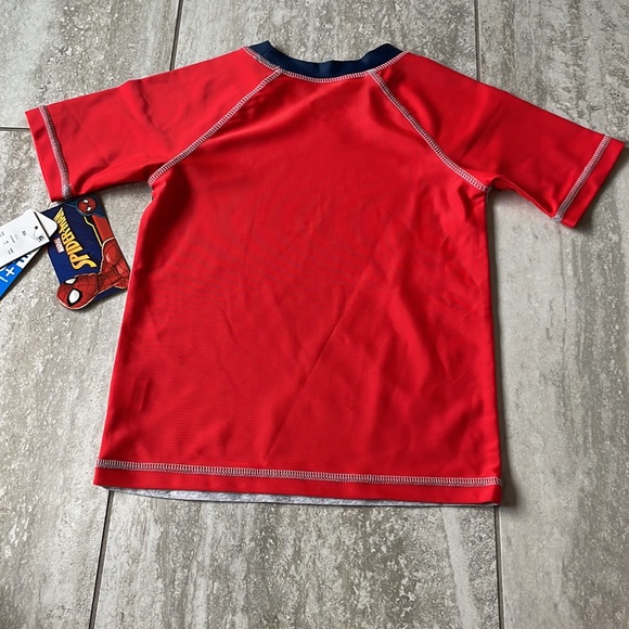 Marvel Spider-man XSMALL red& gray continuous short sleeves for kids - Picture 5 of 8